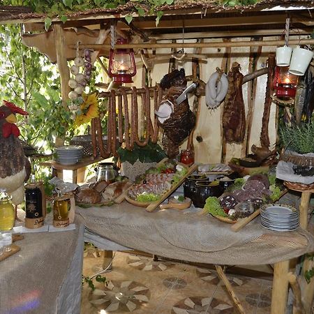 Restauracja Pod Kogutem Hotel Poniatowa Bagian luar foto