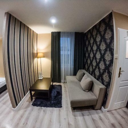 Restauracja Pod Kogutem Hotel Poniatowa Bagian luar foto