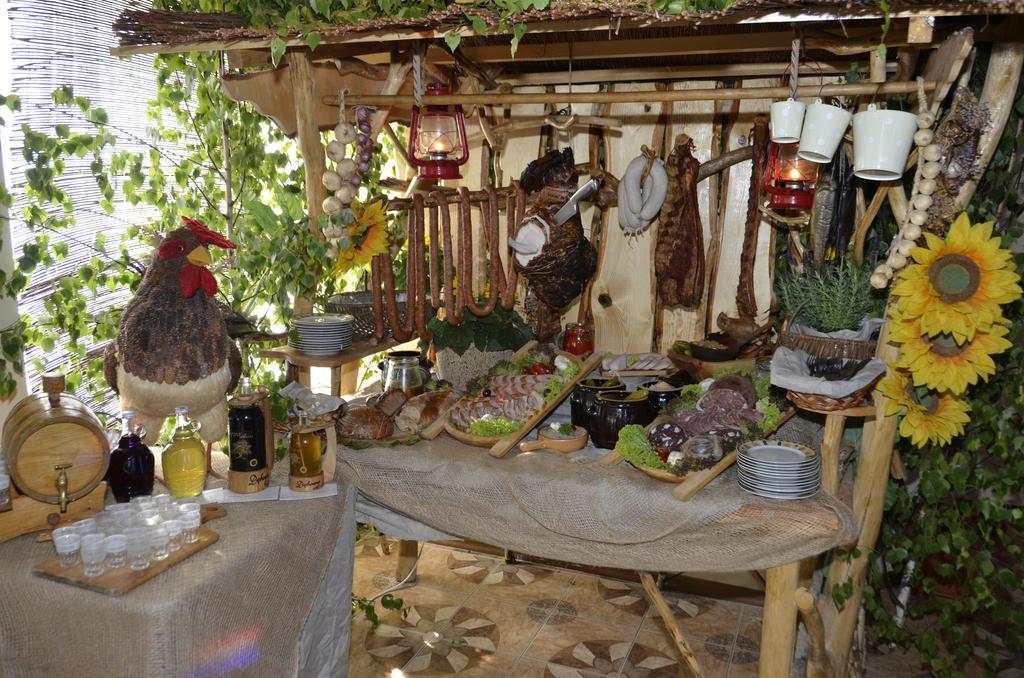 Restauracja Pod Kogutem Hotel Poniatowa Bagian luar foto