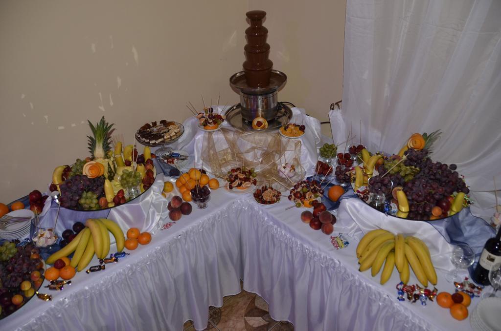 Restauracja Pod Kogutem Hotel Poniatowa Bagian luar foto