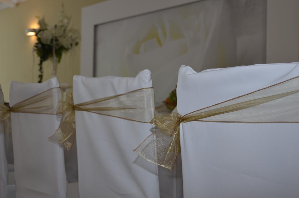 Restauracja Pod Kogutem Hotel Poniatowa Bagian luar foto