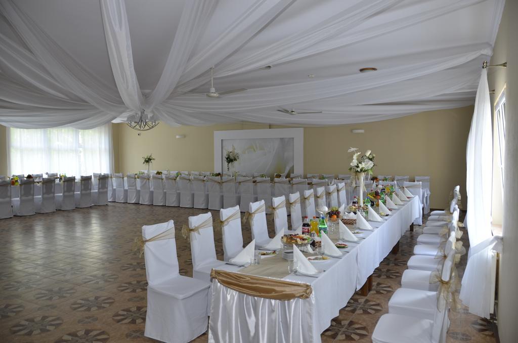 Restauracja Pod Kogutem Hotel Poniatowa Bagian luar foto
