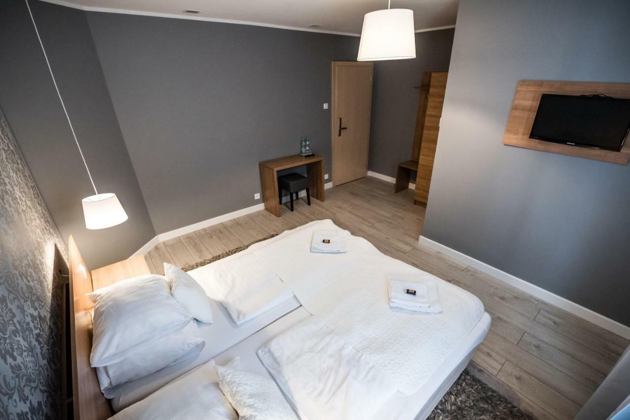 Restauracja Pod Kogutem Hotel Poniatowa Bagian luar foto