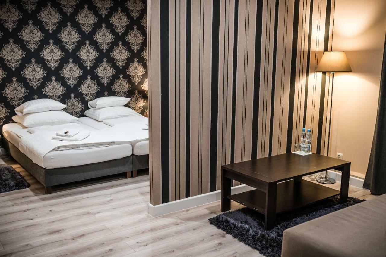 Restauracja Pod Kogutem Hotel Poniatowa Bagian luar foto