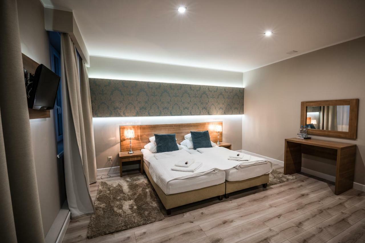 Restauracja Pod Kogutem Hotel Poniatowa Bagian luar foto