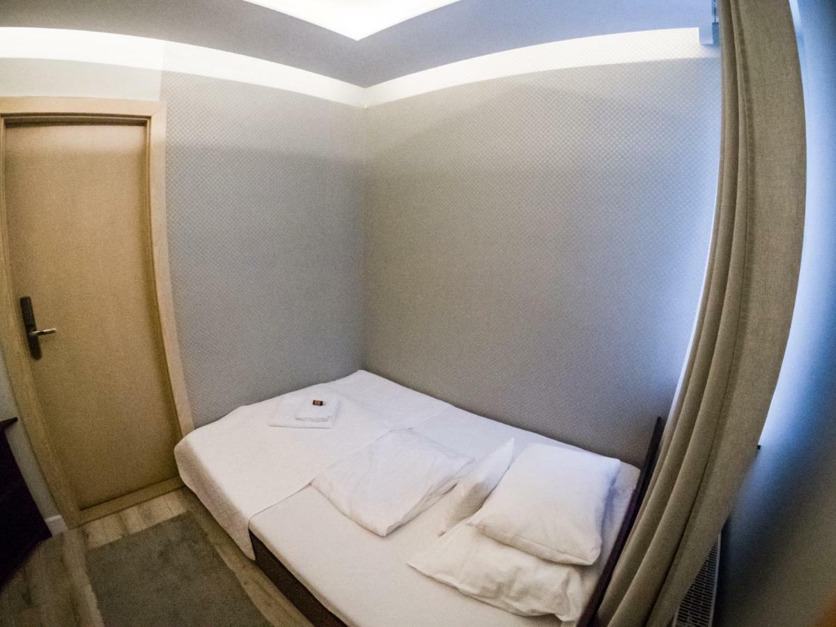 Restauracja Pod Kogutem Hotel Poniatowa Bagian luar foto