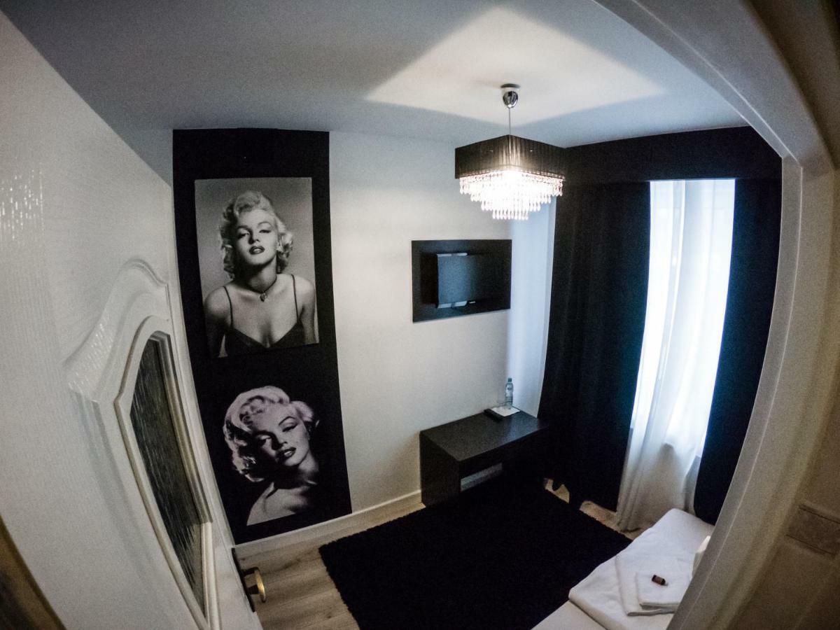 Restauracja Pod Kogutem Hotel Poniatowa Bagian luar foto
